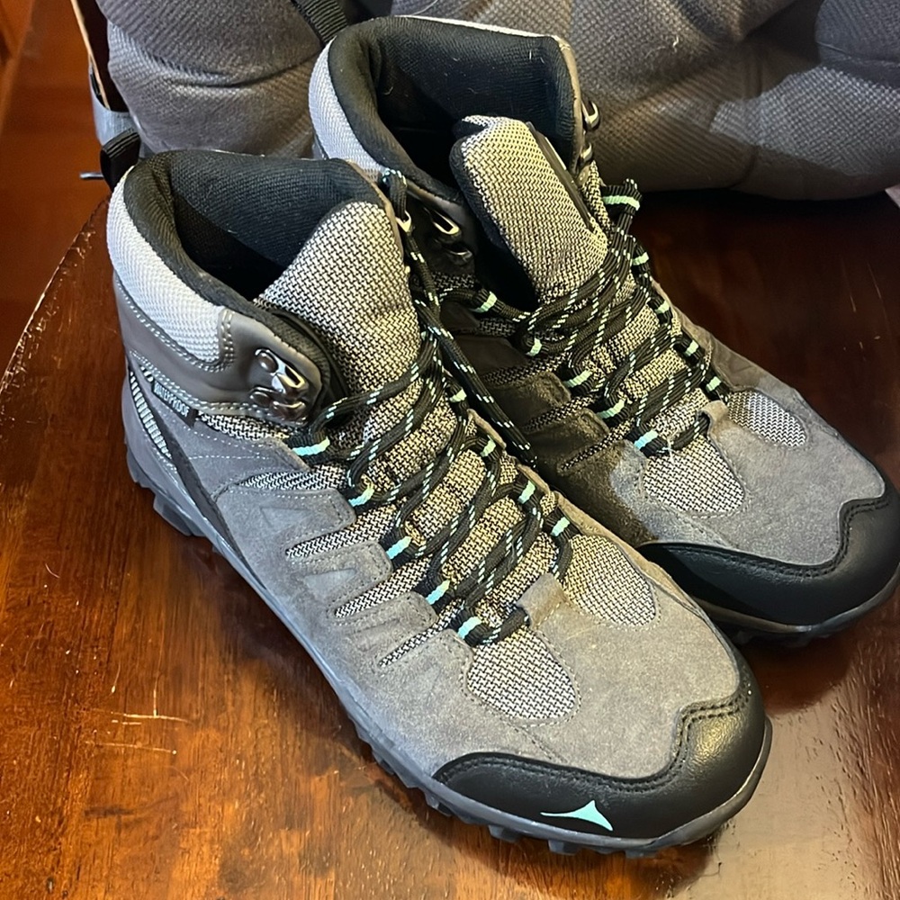 Pacific mountain grey and teal work boots